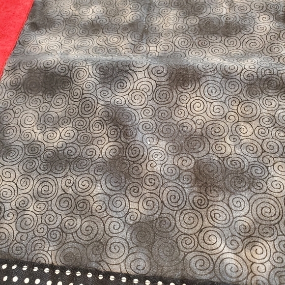 HANDMADE MIXED PRINT BLACK & RED TABLE RUNNER HALLOWEEN - Picture 4 of 12